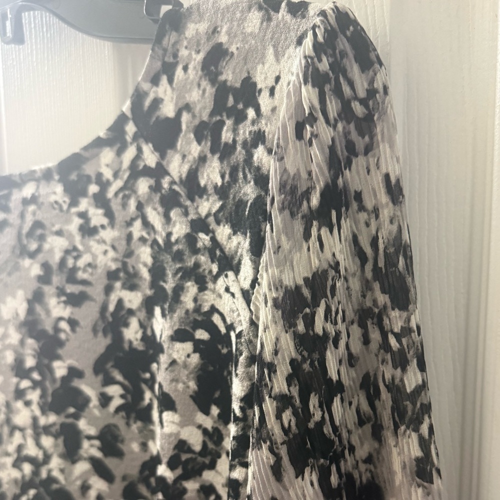 Simply Vera Vera Wang Black, White & Gray Floral Blouse Size XXL Women’s Top - Picture 12 of 15